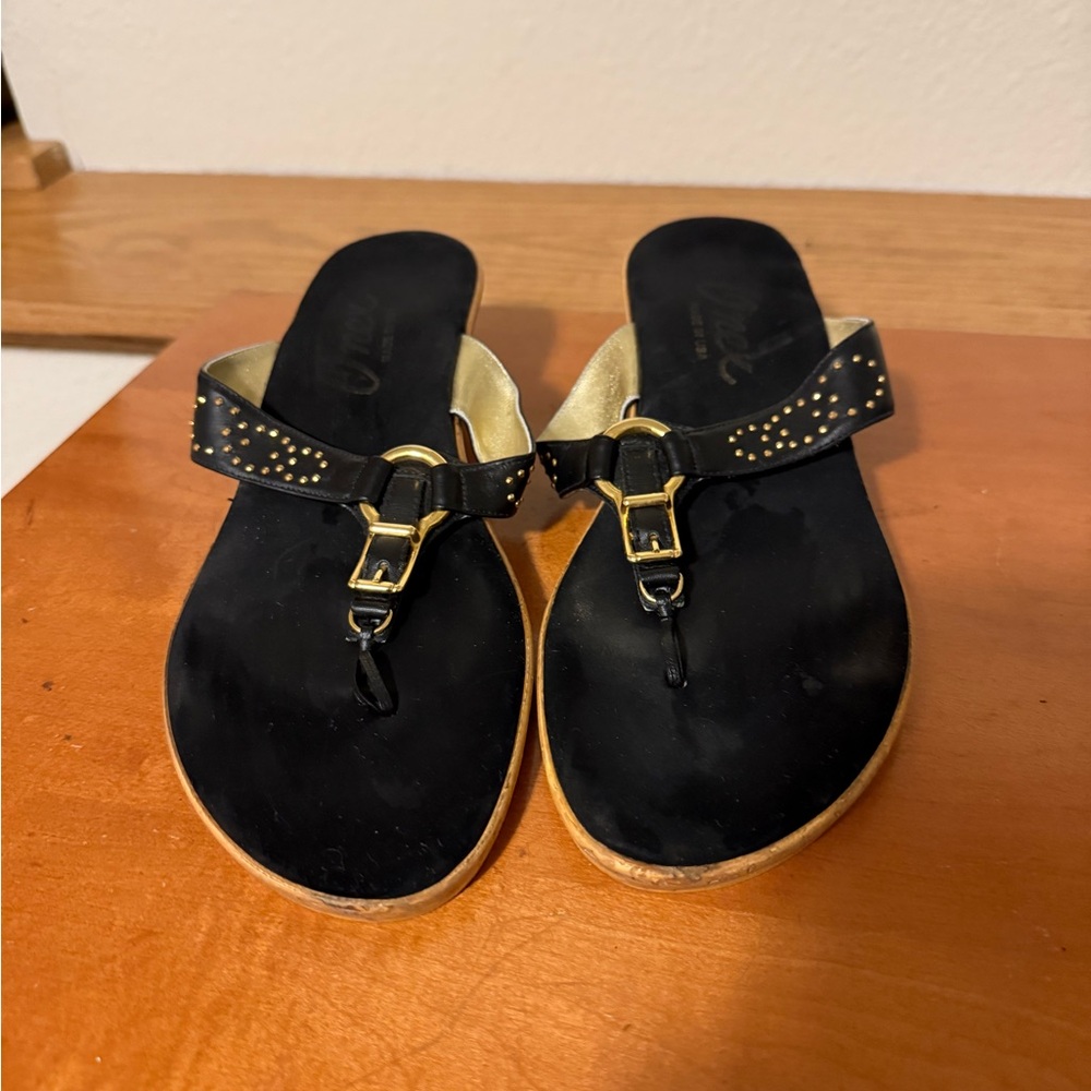 One’s Elegant Black and Gold Women's Sandals wedge